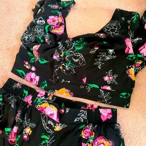 Gorgeous pant crop set.